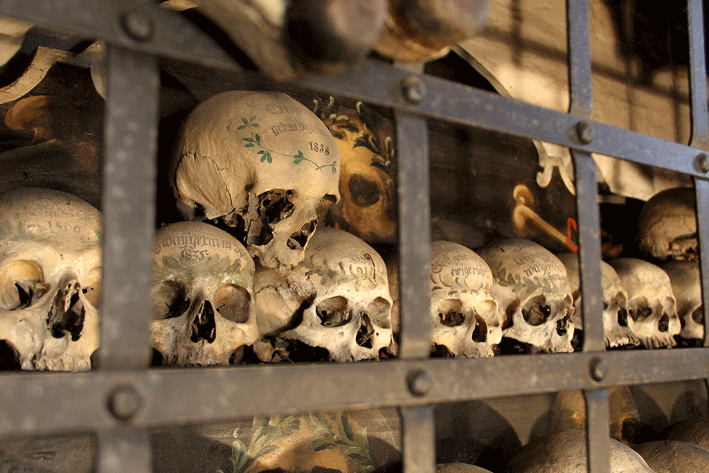 Painted skulls of Dingolfing